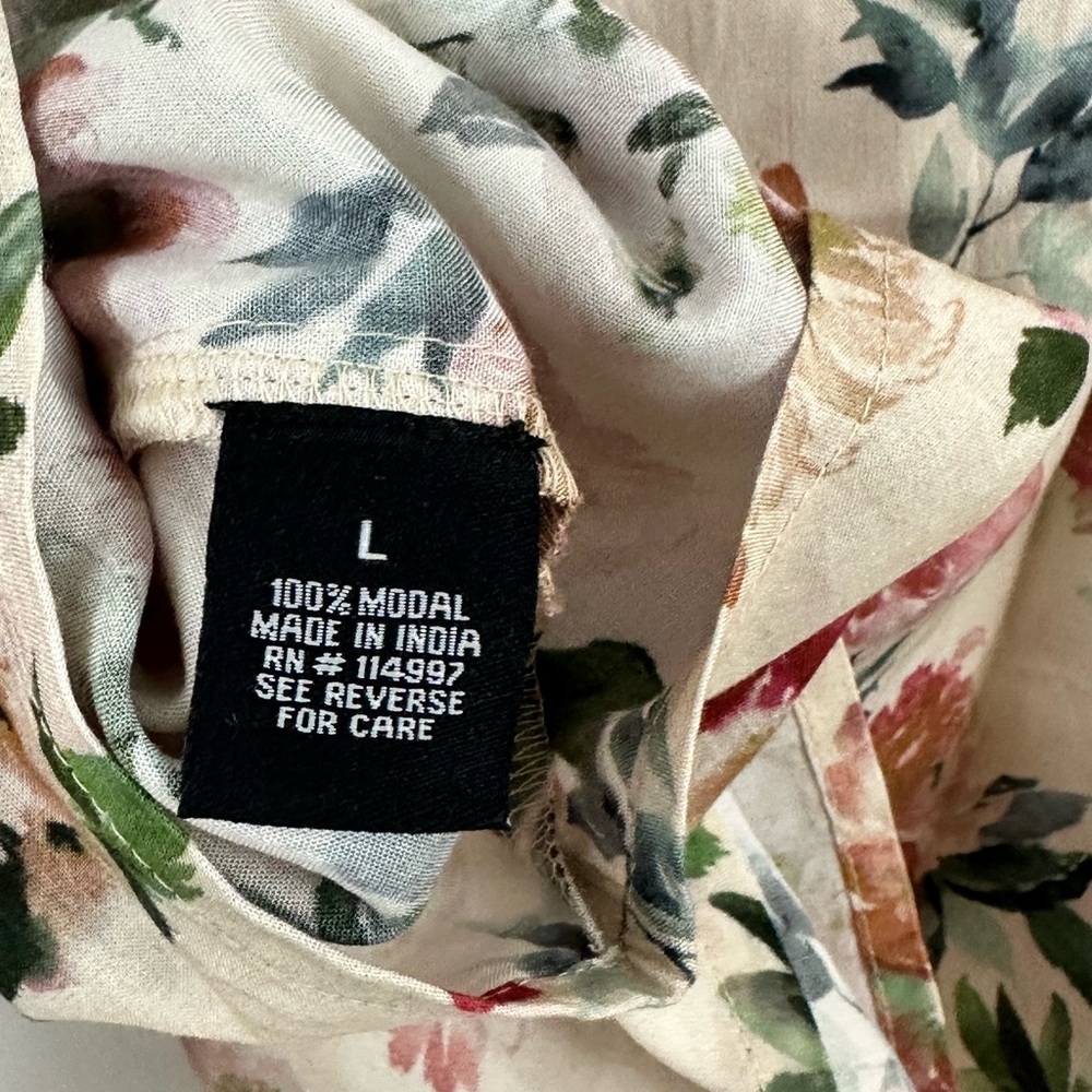 Tolani Collection Julie Sand Floral Long Sleeve V Neck Attached Scarf Bl… - Picture 8 of 10